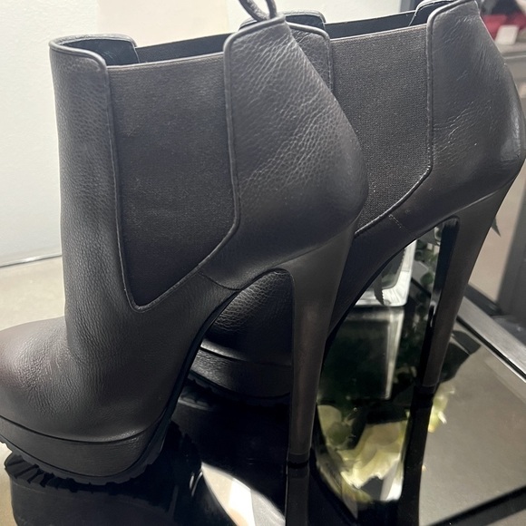 VERA WANG Leather Platform Booties - Brown - NEW w/ Box & Dustbag - Picture 7 of 10